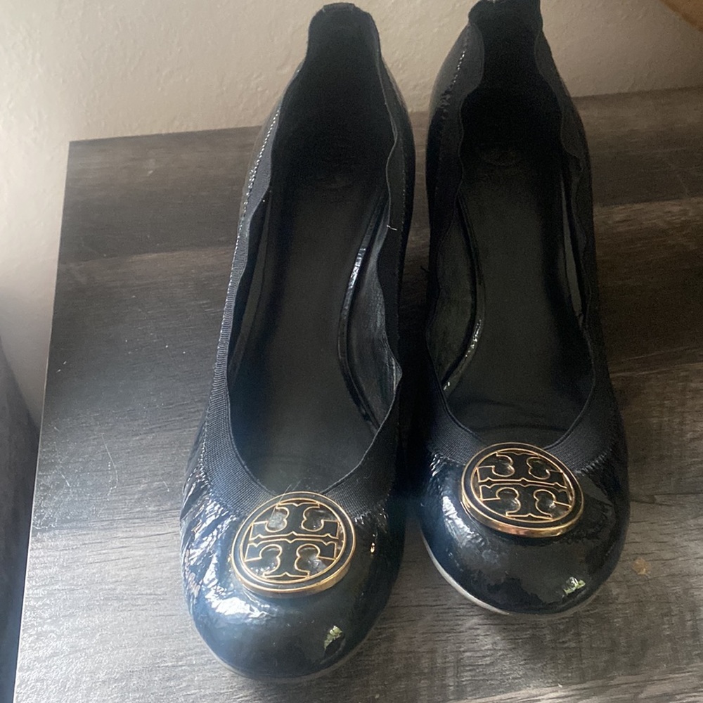 COPY - Tory Burch Caroline Black Patent Leather Wood Wedge 9.5-10 - Picture 4 of 13